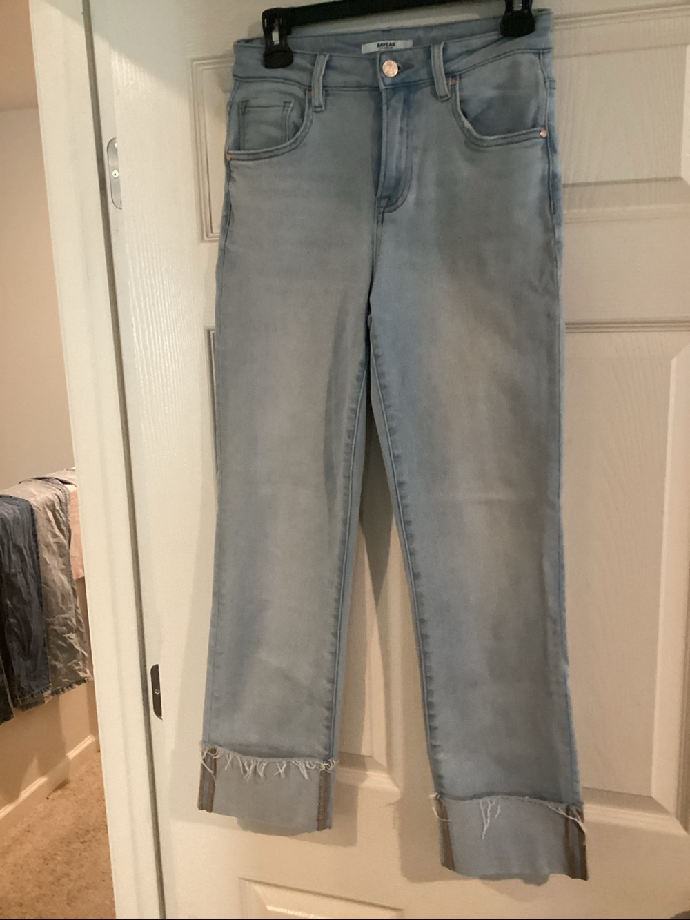 Light Wash Women’s Straight Crop Jeans -